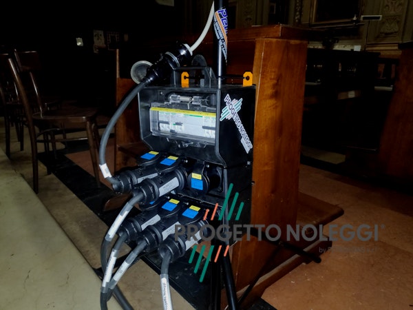 Quadri Elettrici Certificati - Installazioni Progetto Noleggi Noleggiamo insieme agli impianti i nostri Quadri Elettrici Certificati per una perfetta e sicura installazione di ogni soluzione per il riscaldamento, raffreddamento e deumidificazione dei vostri ambienti