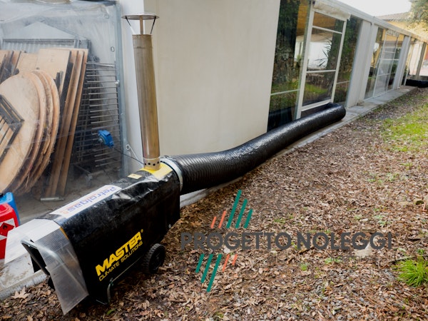 Master BV 170 - Generatore d'aria calda Indiretto Il Generatore d'aria calda a Gasolio Master BV 170 con canna fumaria per scarico dei fumi in verticale è perfetto per creare cicli chiusi di riscaldamento nella vostra struttura.