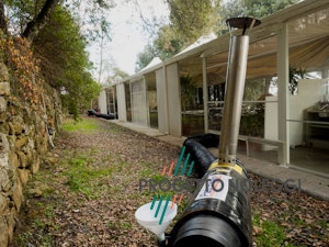 Master BV 110 - Generatore d'aria calda Indiretto Il Generatore d'aria calda a Gasolio Master BV 110 con canna fumaria per scarico dei fumi in verticale è perfetto per creare cicli chiusi di riscaldamento nella vostra struttura.