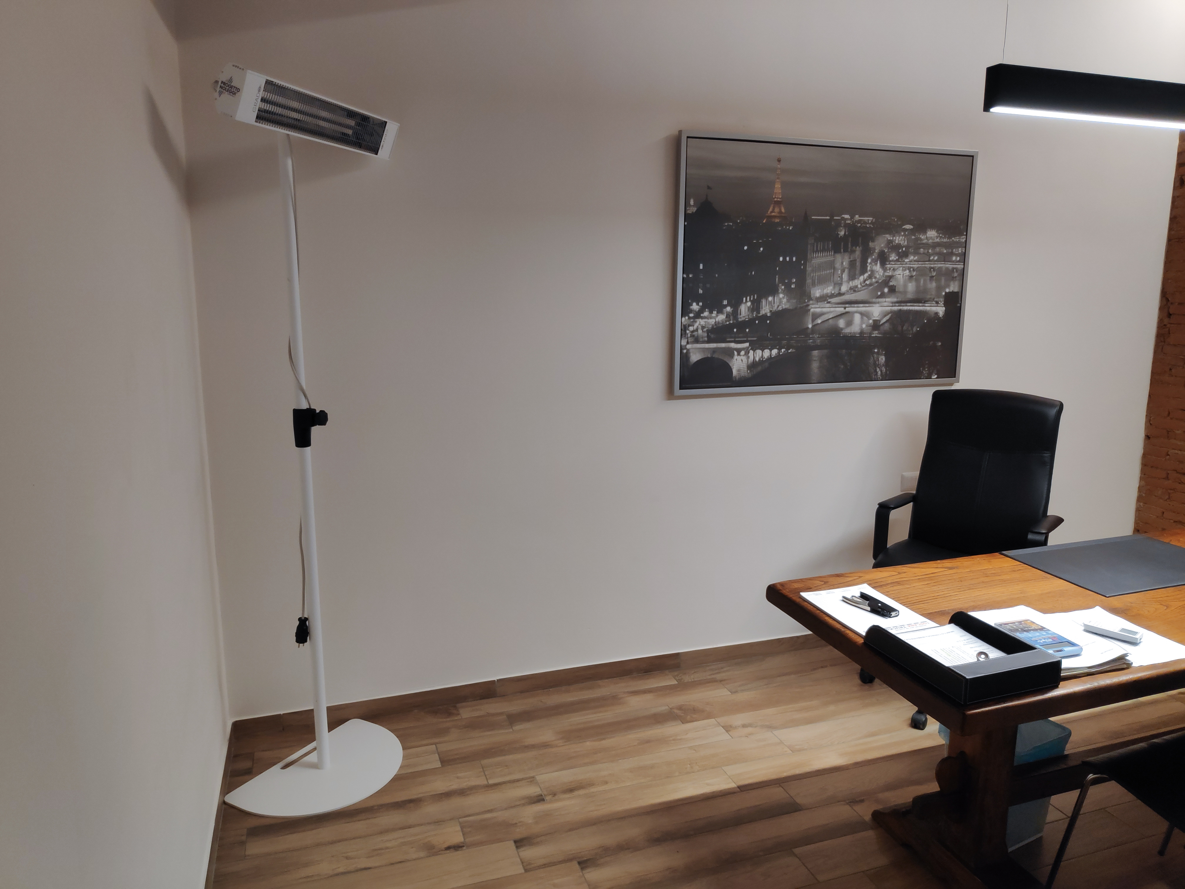 Grado Sol 1800 XL è una lampada a infrarossi a onda media che garantisce calore pulito e sicuro per singoli ambienti