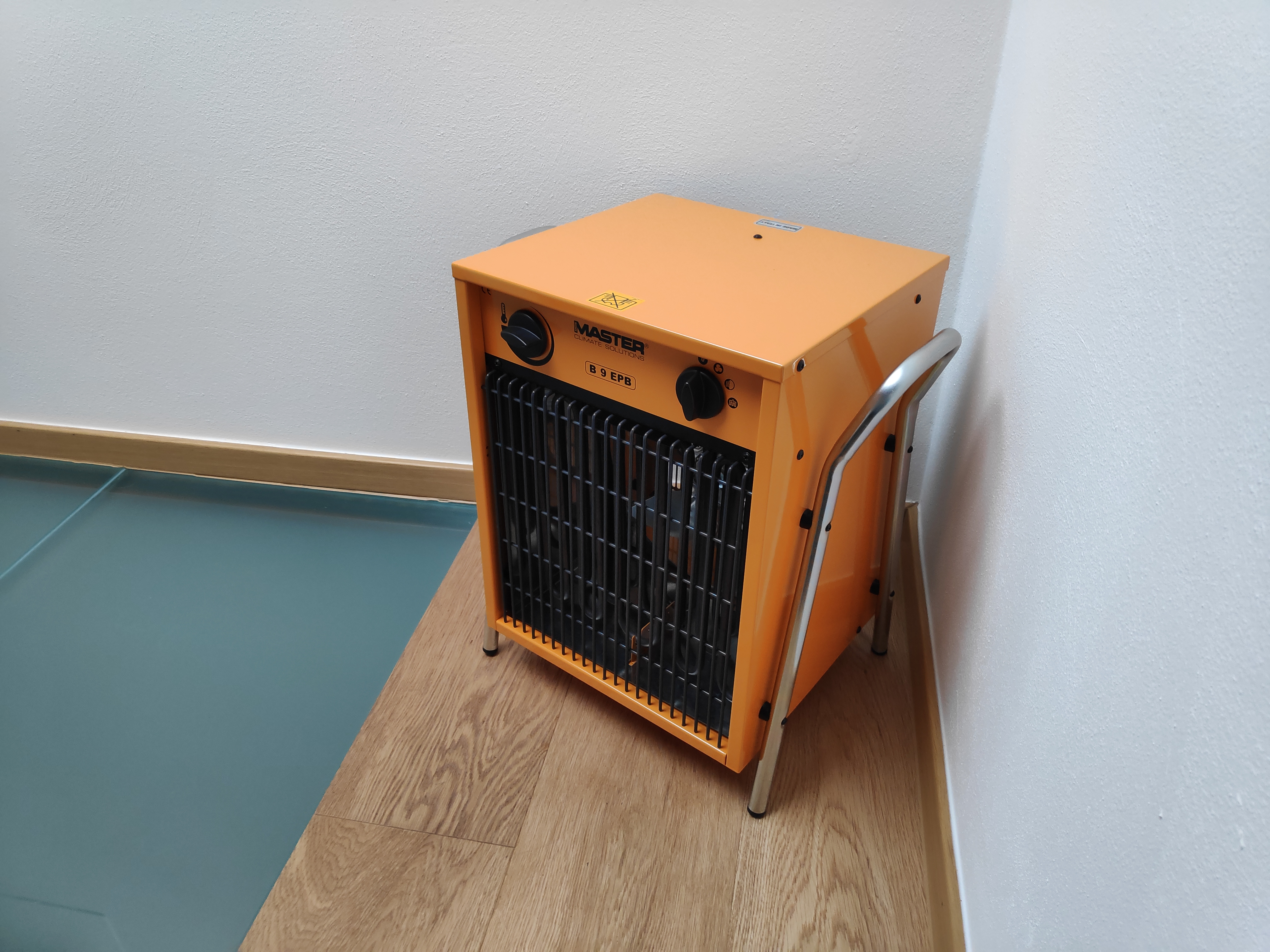 Il Generatore d' aria calda elettrico a espirazione Master B 9 è una soluzione compatta ed efficiente per riscaldare ambienti di ogni tipo.