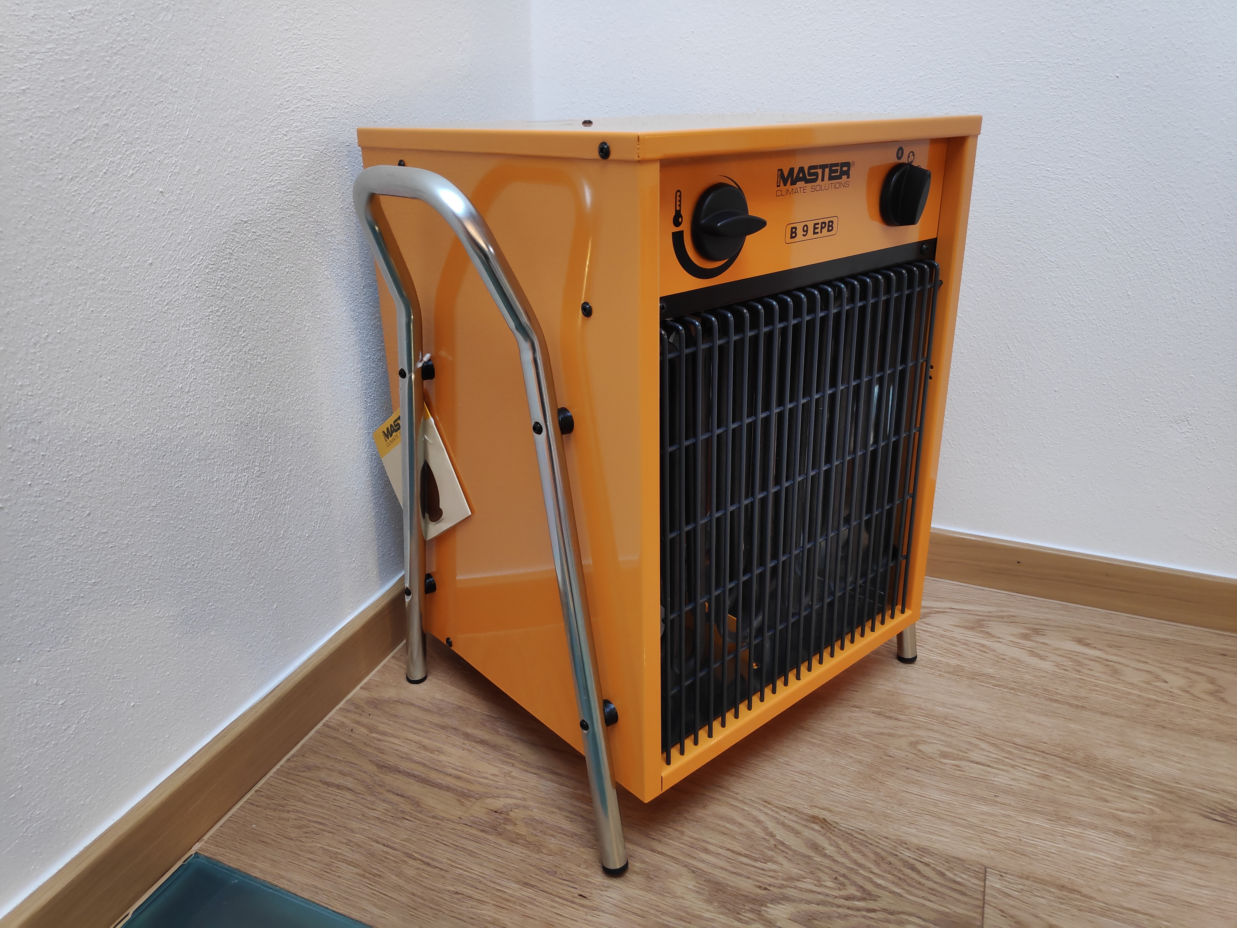 Il Generatore d' aria calda elettrico a espirazione Master B 9 è una soluzione compatta ed efficiente per riscaldare ambienti di ogni tipo.