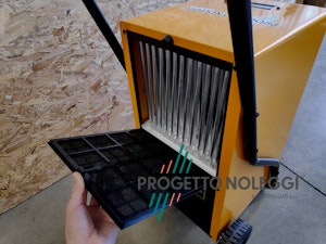 Master DH 26 - Deumidificatore Master DH 26 è un deumidificatore a condensazione con scarico continuo, grazie alla pompa dell'acqua. Progetto Noleggi noleggia, trasporta e installa il Master DH 26 in tutta Italia