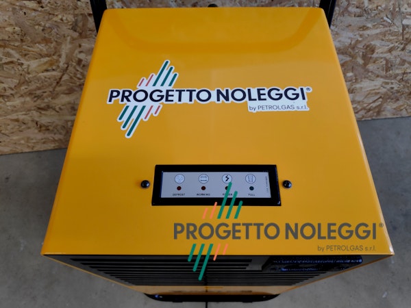 Master DH 26 - Deumidificatore Master DH 26 è un deumidificatore a condensazione con scarico continuo, grazie alla pompa dell'acqua. Progetto Noleggi noleggia, trasporta e installa il Master DH 26 in tutta Italia