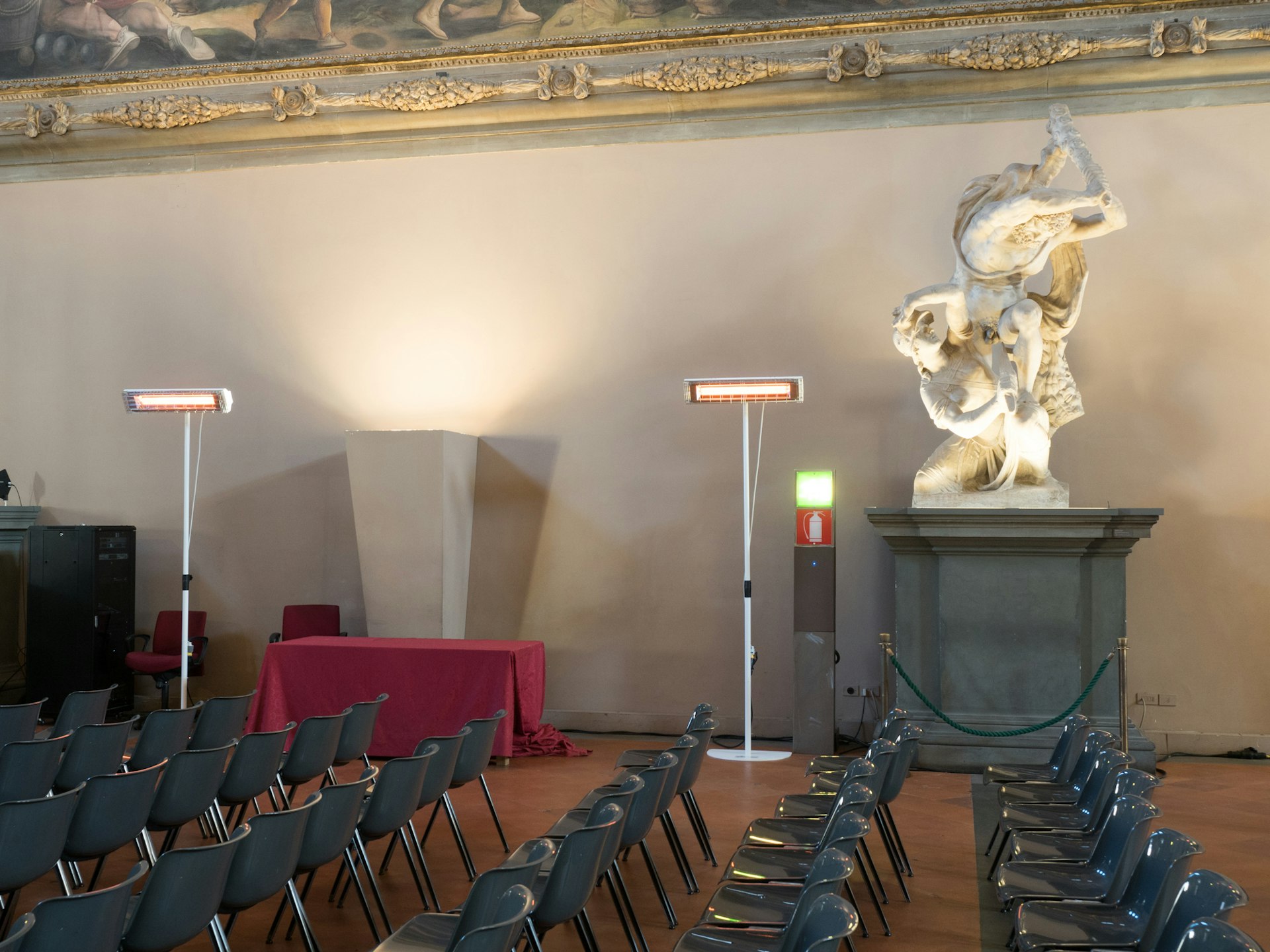 Riscaldamento Salone dei cinquecento Firenze Progetto Noleggi Progetto Noleggi ha installato OMV 2250 - Riscaldamento a infrarossi anche nel Salone dei CInquecento