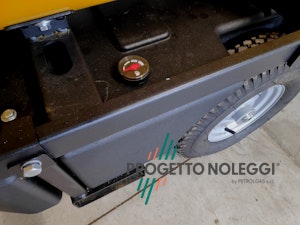 Serbatoio di materiale plastico molto resistente con indicatore di livello - Master BV 500 CR Dettaglio del Master BV 500, un generatore d'aria calda professionale con le migliori prestazioni sul mercato.