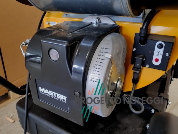 Bruciatore Riello con serranda dell'aria regolabile - Master BV 500 CR Dettaglio del bruciatore del Master BV 500, un generatore d'aria calda professionale con le migliori prestazioni sul mercato.