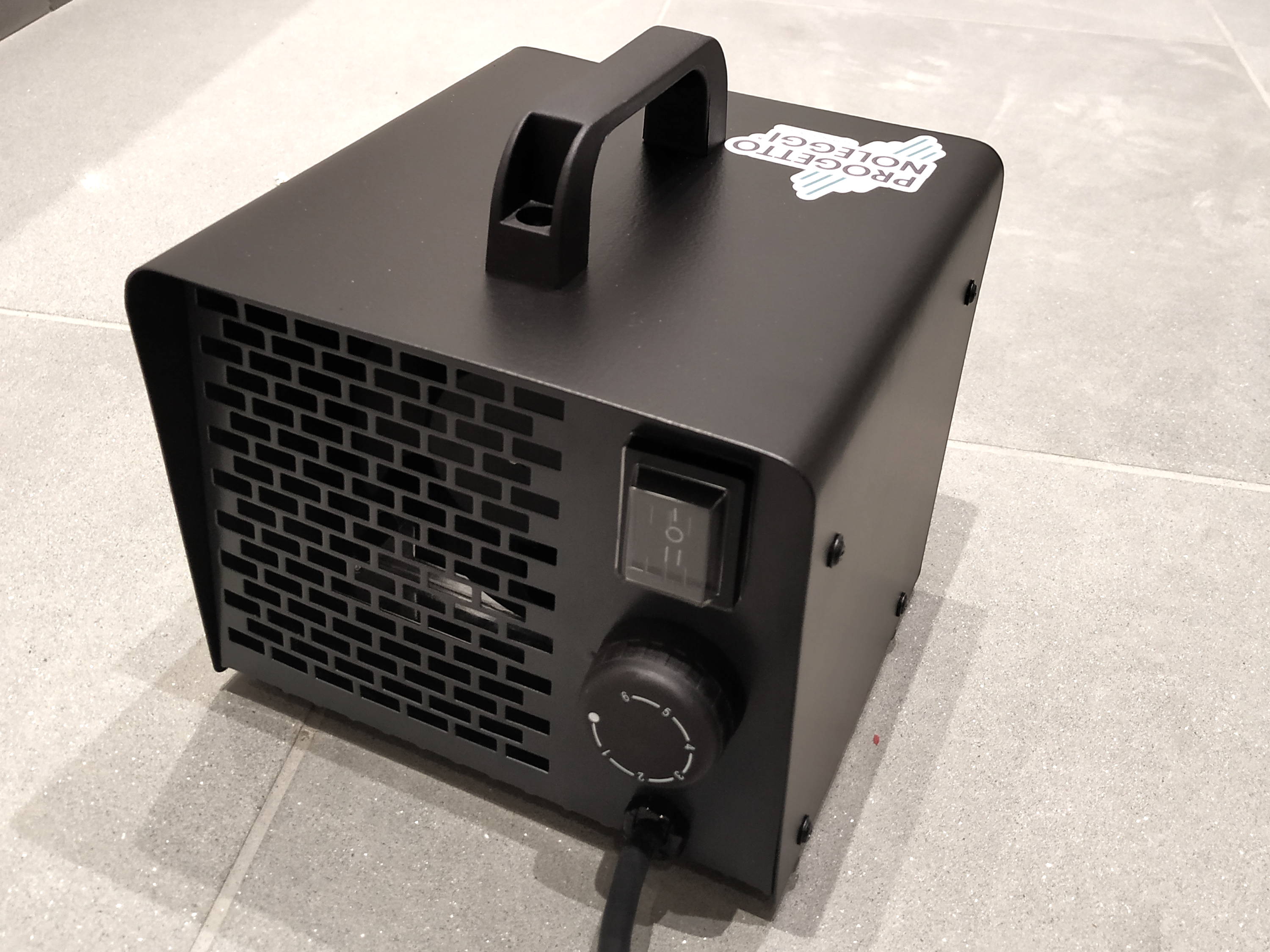 Master B 2 PTC Black Edition è un generatore d'aria calda elettrico ad Alto Rendimento, grazie alla tecnologia PTC e le resistenze in ceramica