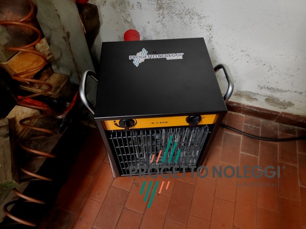 Solo progetto Noleggi offre il generatore d'aria calda elettrico Master B9 Black Edition , di colore nero opaco