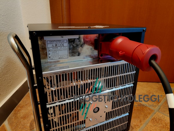 Master B 9 Black Edition - Generatore d'aria calda elettrico Solo progetto Noleggi offre il generatore d'aria calda elettrico Master B9 Black Edition , di colore nero opaco