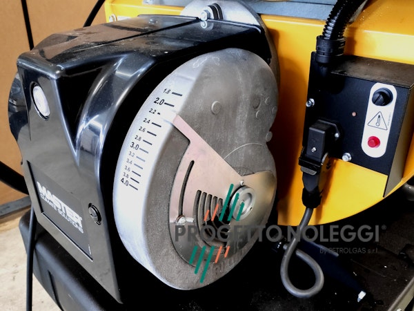 Bruciatore Riello con serranda dell'aria regolabile - Master BV 500 CR Dettaglio del Master BV 500, un generatore d'aria calda professionale con le migliori prestazioni sul mercato.