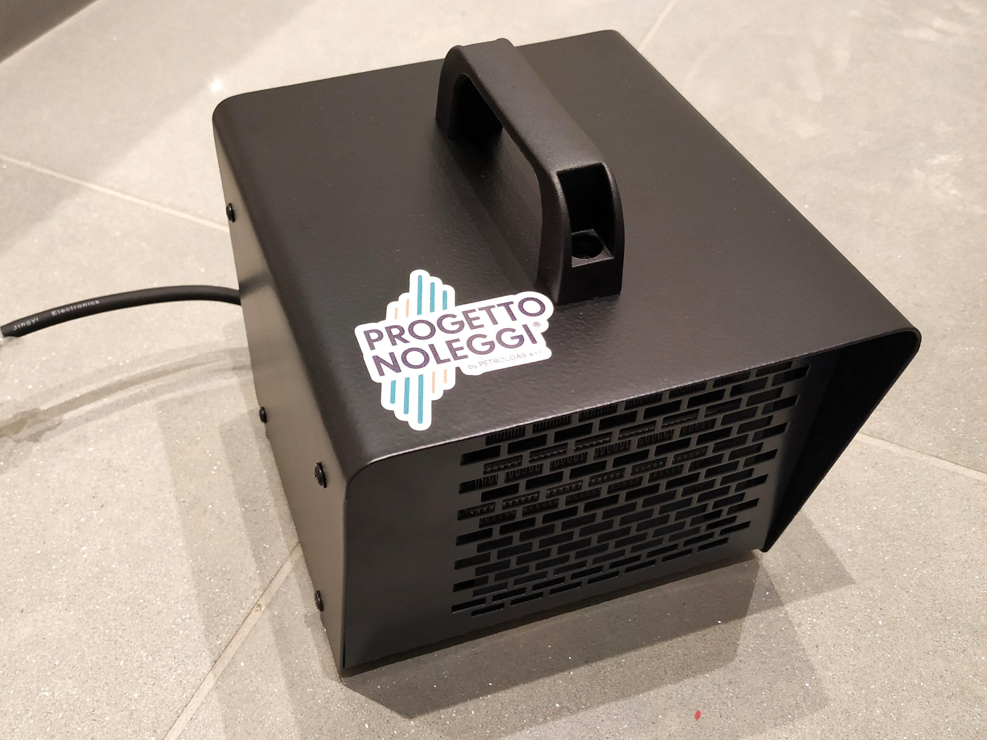 Master B 2 PTC Black Edition è un generatore d'aria calda elettrico ad Alto Rendimento, grazie alla tecnologia PTC e le resistenze in ceramica