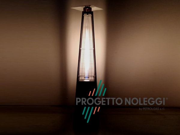 Italkero Niklas Totem - Riscaldatore a gas di design Italkero Niklas Totem è un riscaldatore a gas elegante e potente, perfetto per spazi esterni di locali, giardini e dehors