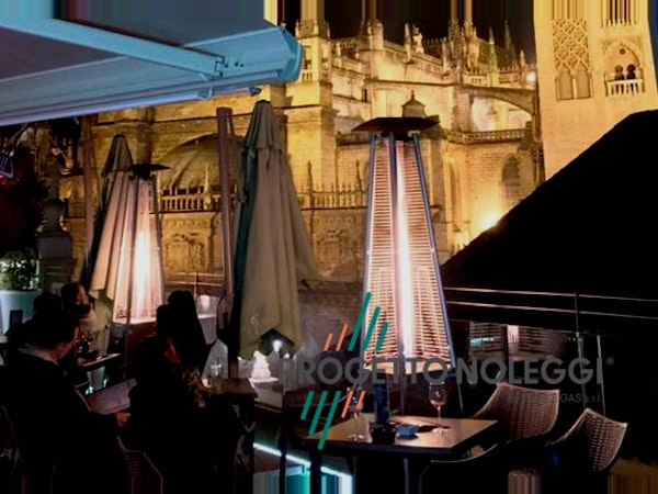 Italkero Niklas Totem - Riscaldatore a gas di design Italkero Niklas Totem è un riscaldatore a gas elegante e potente, perfetto per spazi esterni di locali, giardini e dehors