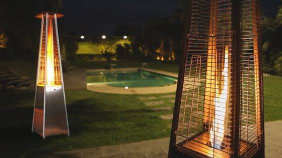 Italkero Niklas Totem è un riscaldatore a gas elegante e potente, perfetto per spazi esterni di locali, giardini e dehors