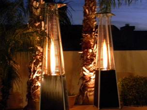 Italkero Niklas Totem è un riscaldatore a gas elegante e potente, perfetto per spazi esterni di locali, giardini e dehors