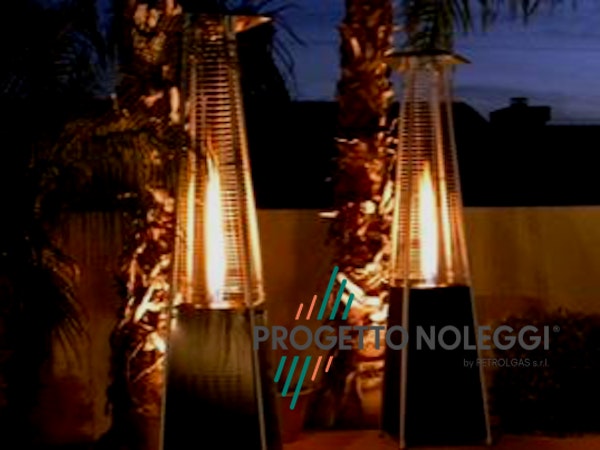 Italkero Niklas Totem - Riscaldatore a gas di design Italkero Niklas Totem è un riscaldatore a gas elegante e potente, perfetto per spazi esterni di locali, giardini e dehors