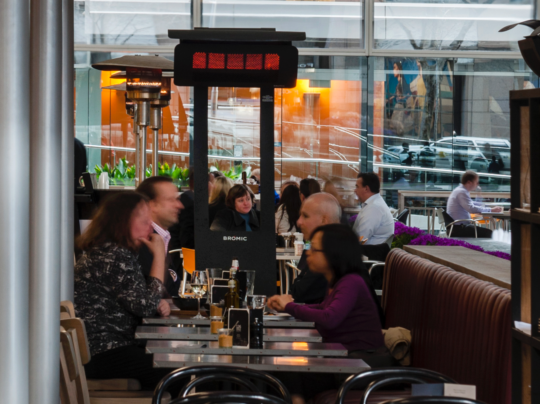 Bromic Tungstern Portable è un riscaldatore a gas GPL ad alta efficienza con un design accattivante. 