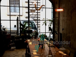 Grado Sol 1900 - Riscaldatore a infrarossi Grado Sol 1500 è riscaldatore speciale a raggi infrarossi, installabile anche con piantana in ambienti professionali