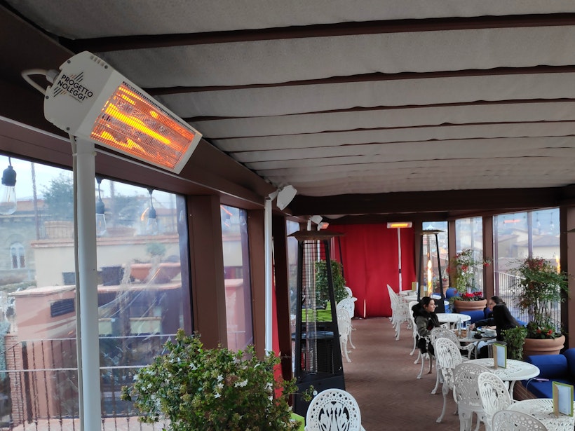 Progetto Noleggi noleggia e installa, anche per impieghi professionali e intensivi, lampade a infrarossi come il SOL 1900
