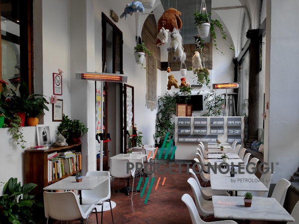 Riscaldatore a infrarossi Sol 1800 XL Il riscaldatore a infrarossi Sol 1800 XL è una lampada innovativa a onda media che non emette luce e riscalda ambienti professionali di ogni tipo