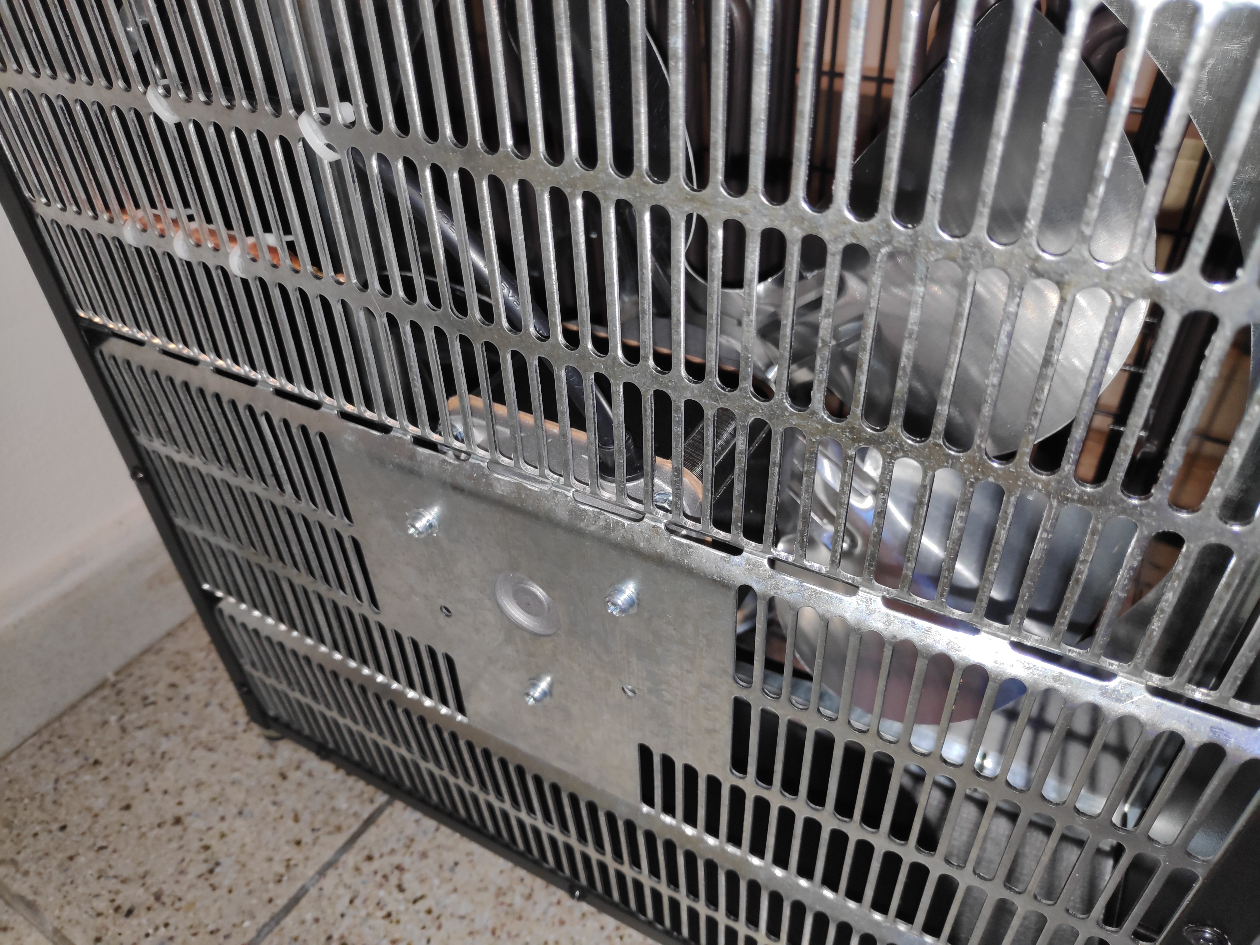 Un particolare del retro del Master B9 Black Edition, solo su Progetto Noleggi