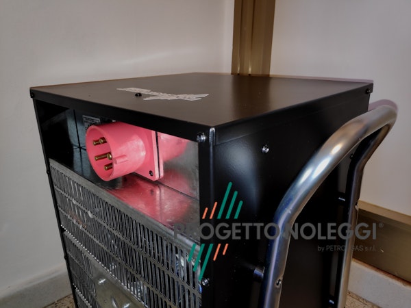 Retro del Master B9 Black Edition Un particolare del retro del Master B9 Black Edition, solo su Progetto Noleggi