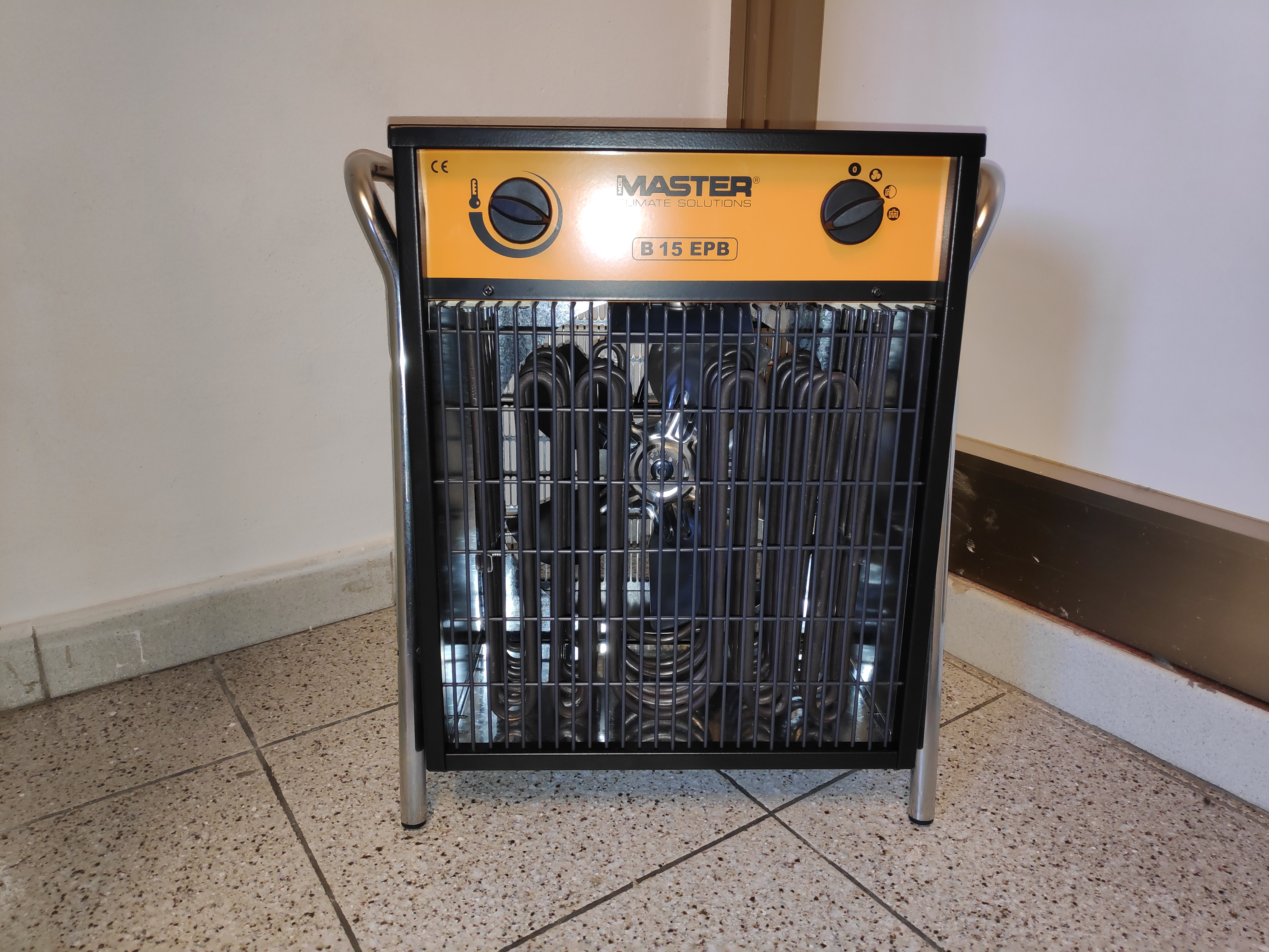 Master B9 Black Edition è un'edizione speciale in esclusiva solo per Progetto Noleggi con vernice nero opaco molto robusta e resistente a graffi calore o sostanze corrosive.