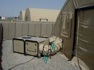 L'installazione temporanea di un condizionatore Dantherm AC-M18 per una tenda fatta da Progetto Noleggi