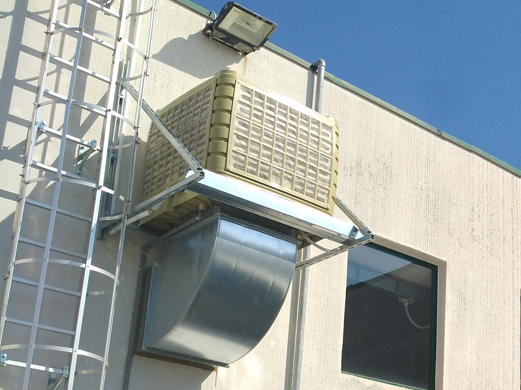 Progetto Noleggi installa raffrescatore fissi come il BCF 230AB