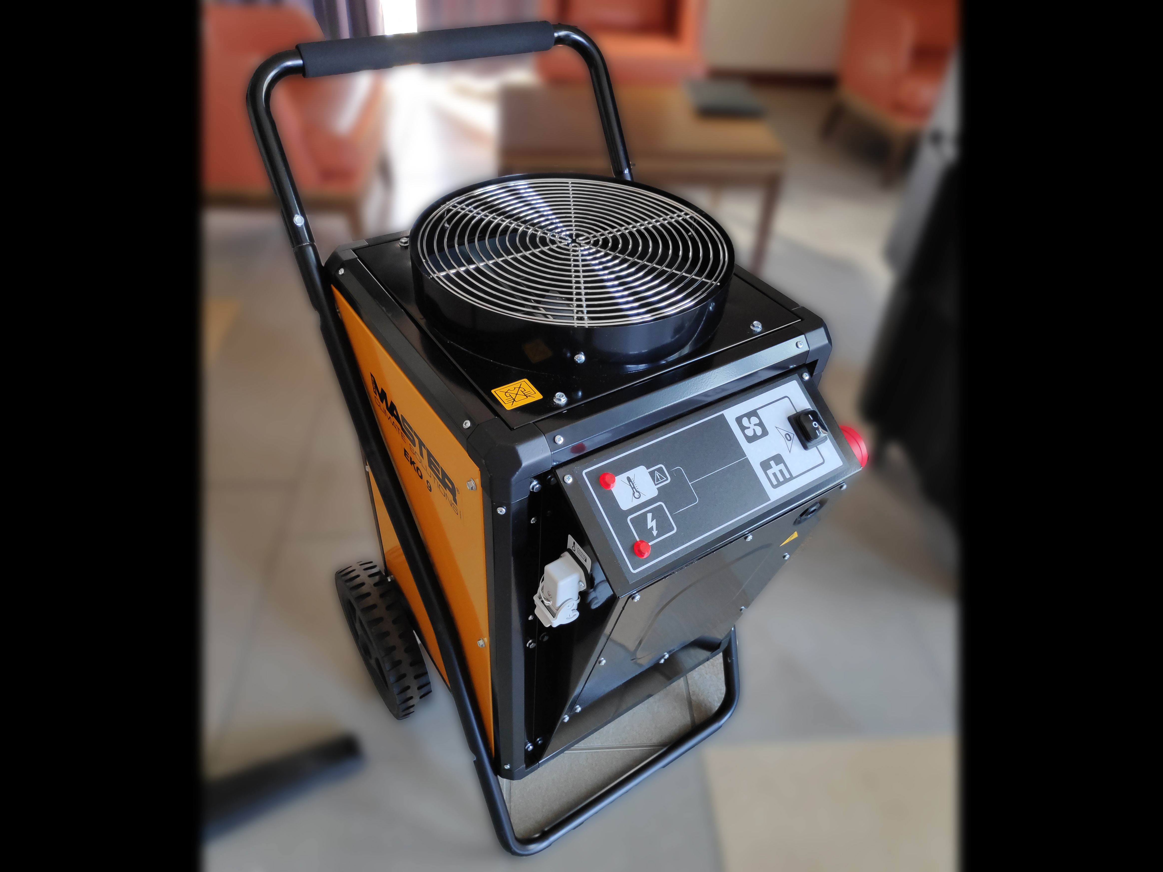 EKO 9 è il modello più potente di riscaldatore elettrico per la Disinfestazione di Parassiti, grazie a questa nuova tecnologia di riscaldatori oggi è possibile sbarazzarsi da questi insetti senza la necessità di utilizzare potenti veleni (con tutti i rischi che ne derivano), l'uso del calore è un metodo sicuro che rispetta l'ambiente.