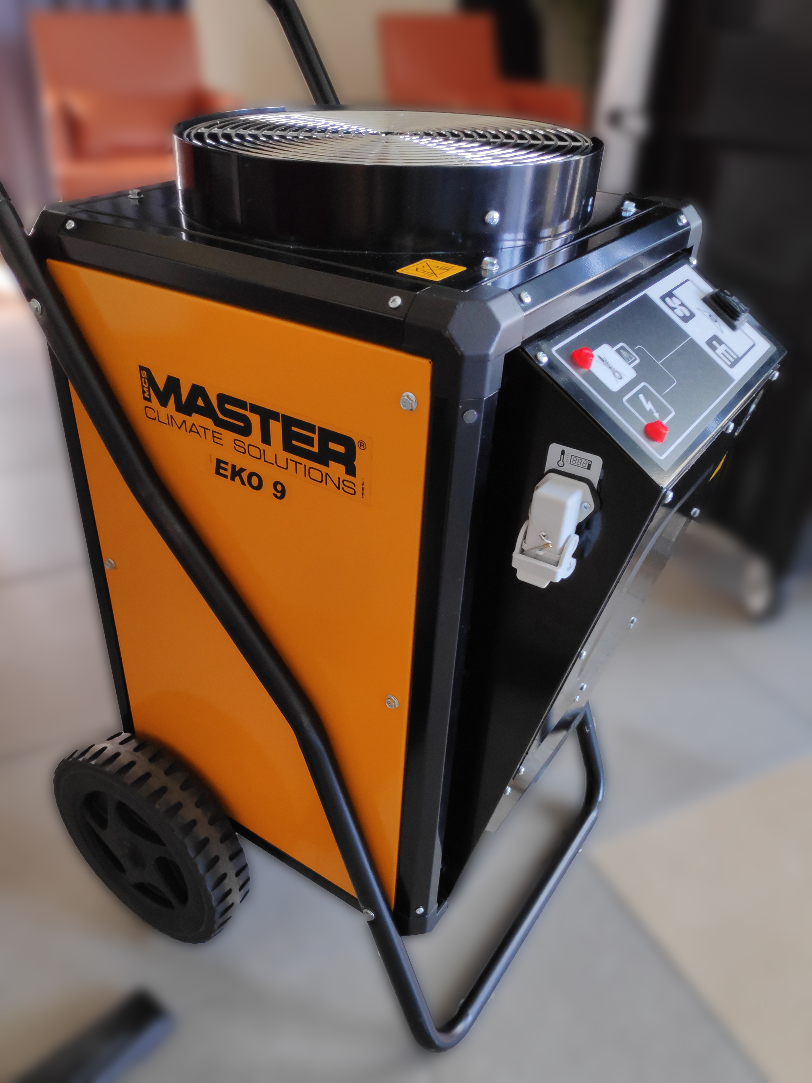 EKO 9 è il modello più potente di riscaldatore elettrico per la Disinfestazione di Parassiti, grazie a questa nuova tecnologia di riscaldatori oggi è possibile sbarazzarsi da questi insetti senza la necessità di utilizzare potenti veleni (con tutti i rischi che ne derivano), l'uso del calore è un metodo sicuro che rispetta l'ambiente.