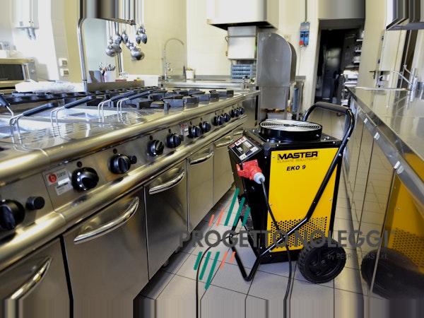 Master EKO 9 - Riscaldatore elettrico per la Disinfestazione da Parassiti EKO 9 è il modello più potente di riscaldatore elettrico per la Disinfestazione di Parassiti, grazie a questa nuova tecnologia di riscaldatori oggi è possibile sbarazzarsi da questi insetti senza la necessità di utilizzare potenti veleni (con tutti i rischi che ne derivano), l'uso del calore è un metodo sicuro che rispetta l'ambiente.