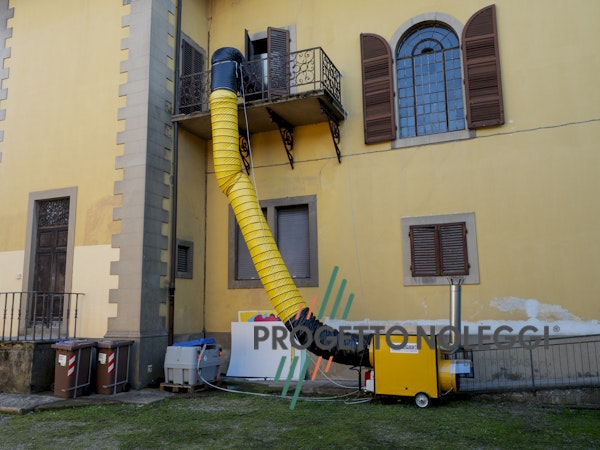 Master BV 470 - Generatore d'aria calda Indiretto  Il Generatori d' aria calda a Gasolio con bruciatore Riello separato. Il Generatore è canalizzabile per creare cicli chiusi di riscaldamento nella vostra struttura, migliorando notevolmente il rendimento del generatore ed i consumi di gasolio.