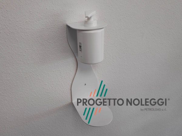 Porta dispenser da muro per Gel Igienizzante mani prodotta in italia Questo modello di supporto per gel igienizzante mani si applica a muro, in esso si inserisce il flacone dosatore del gel igienizzante per le mani. Il foto per il flacone è di diametro standar per dosatori a pompetta da 0,25 - 0,5 e 1 litro. Prodotta su nostre specifiche in Italia.