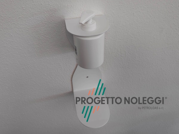 Porta dispenser da muro per Gel Igienizzante mani prodotta in italia Questo modello di supporto per gel igienizzante mani si applica a muro, in esso si inserisce il flacone dosatore del gel igienizzante per le mani. Il foto per il flacone è di diametro standar per dosatori a pompetta da 0,25 - 0,5 e 1 litro. Prodotta su nostre specifiche in Italia.