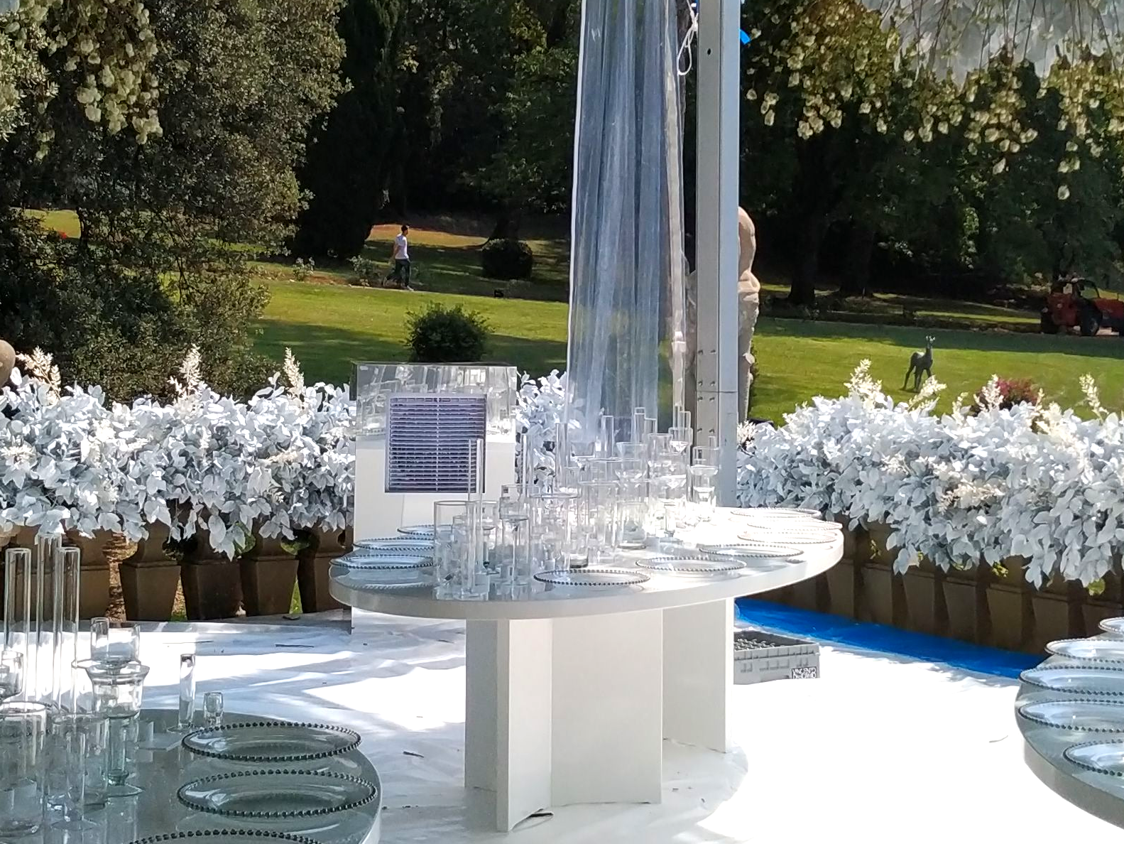 Specchiatura per rendere il Raffrescatore un oggetto di Design all'interno del tuo Ambiente, Evento, etc. Realizzabile su misura anche per altri modelli di raffrescatore.