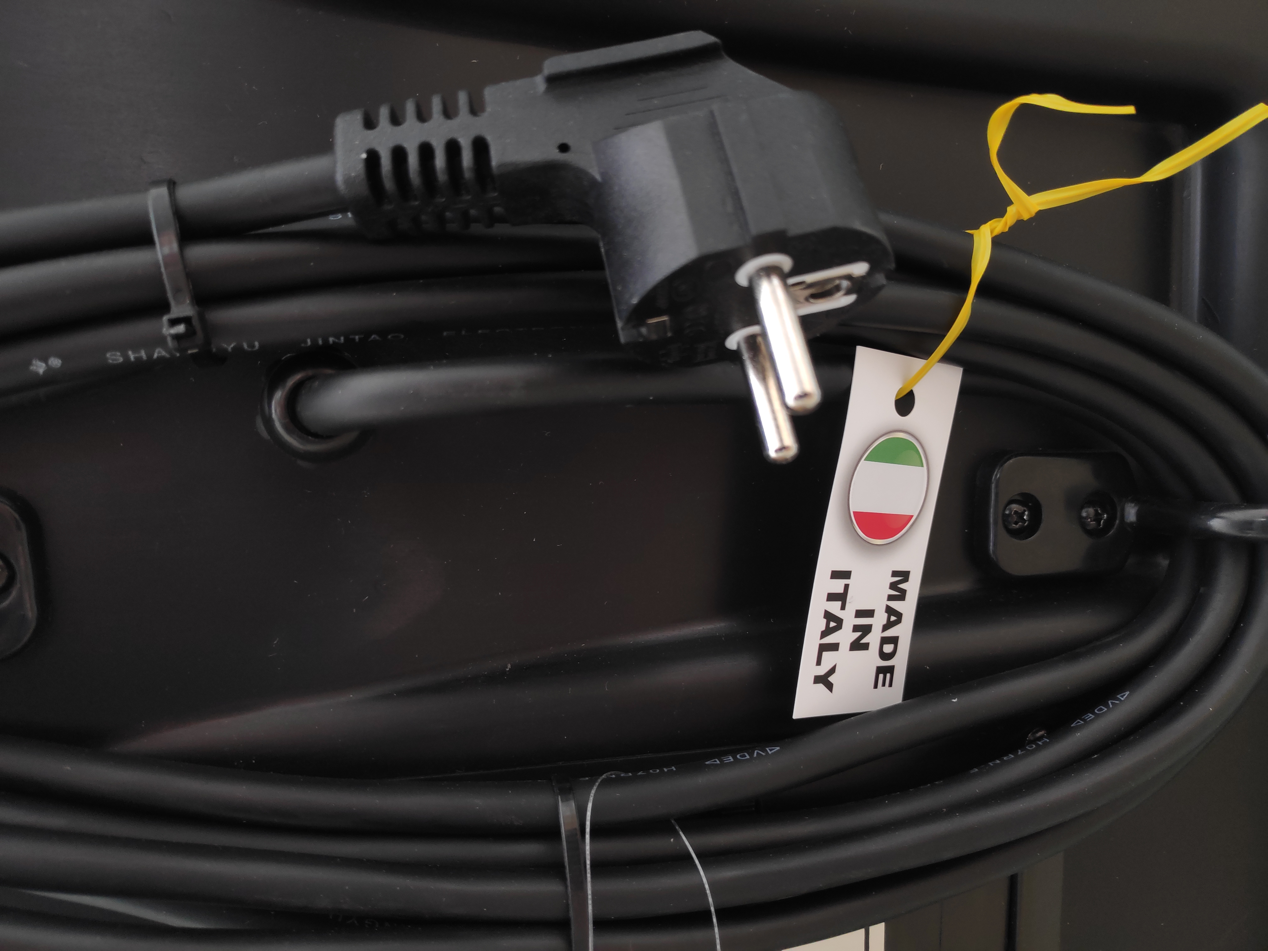 II Master BC120 è il modello più piccolo della gamma dei raffrescatori Industriali più grandi, con elettronica brevettata e prodotta in Italia.