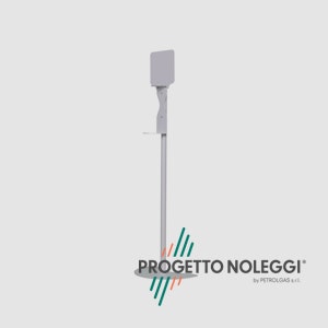 Piantana per dispenser manuale universale per Gel Igienizzante mani Questo modello di piantana per l'igienizzazione delle mani ha il supporto per il dispenser manuale a cui si può fissare qualsiasi marca e modello. Prodotta su nostre specifiche in Italia.