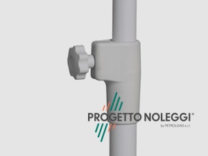 La piantana telescopica per l'igienizzazione delle mani ha un pannello di fissaggio universale per consentire l'impiego di dispenser di qualsiasi marca e modello. Prodotta su nostre specifiche in Italia.