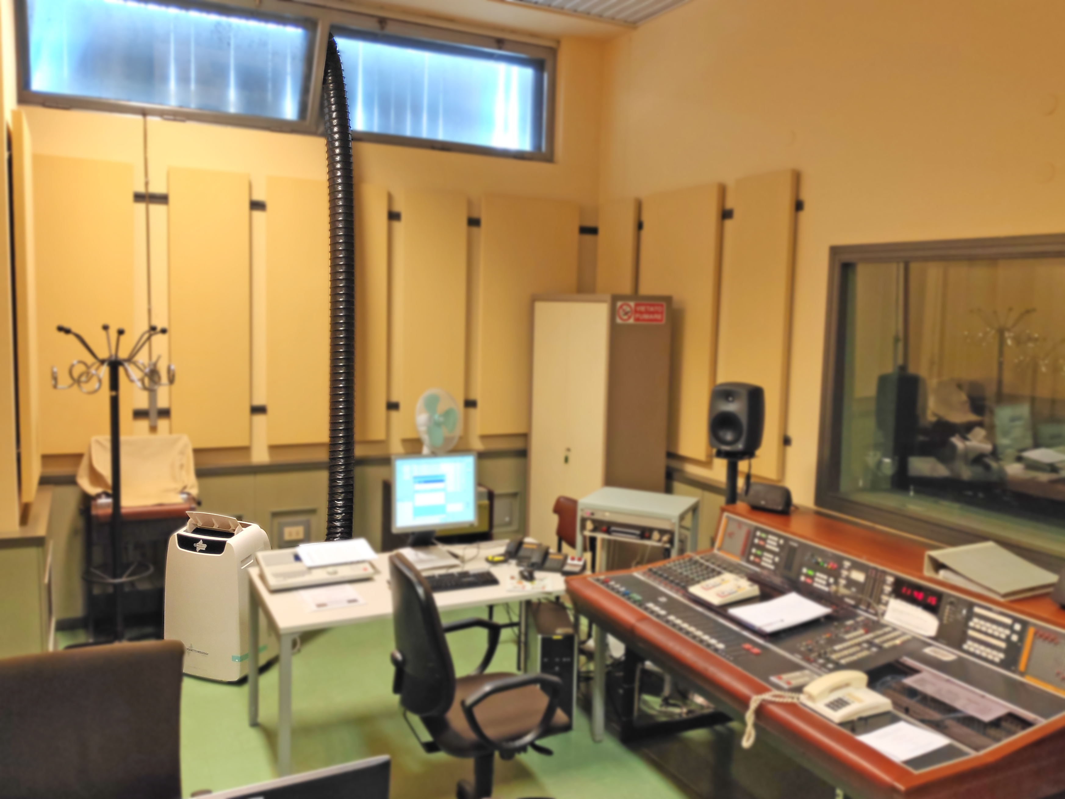 Potente climatizzatore portatile dal Design Made in Italy. Di facilissima installazione e praticità di utilizzo, compattissimo ma molto efficace.