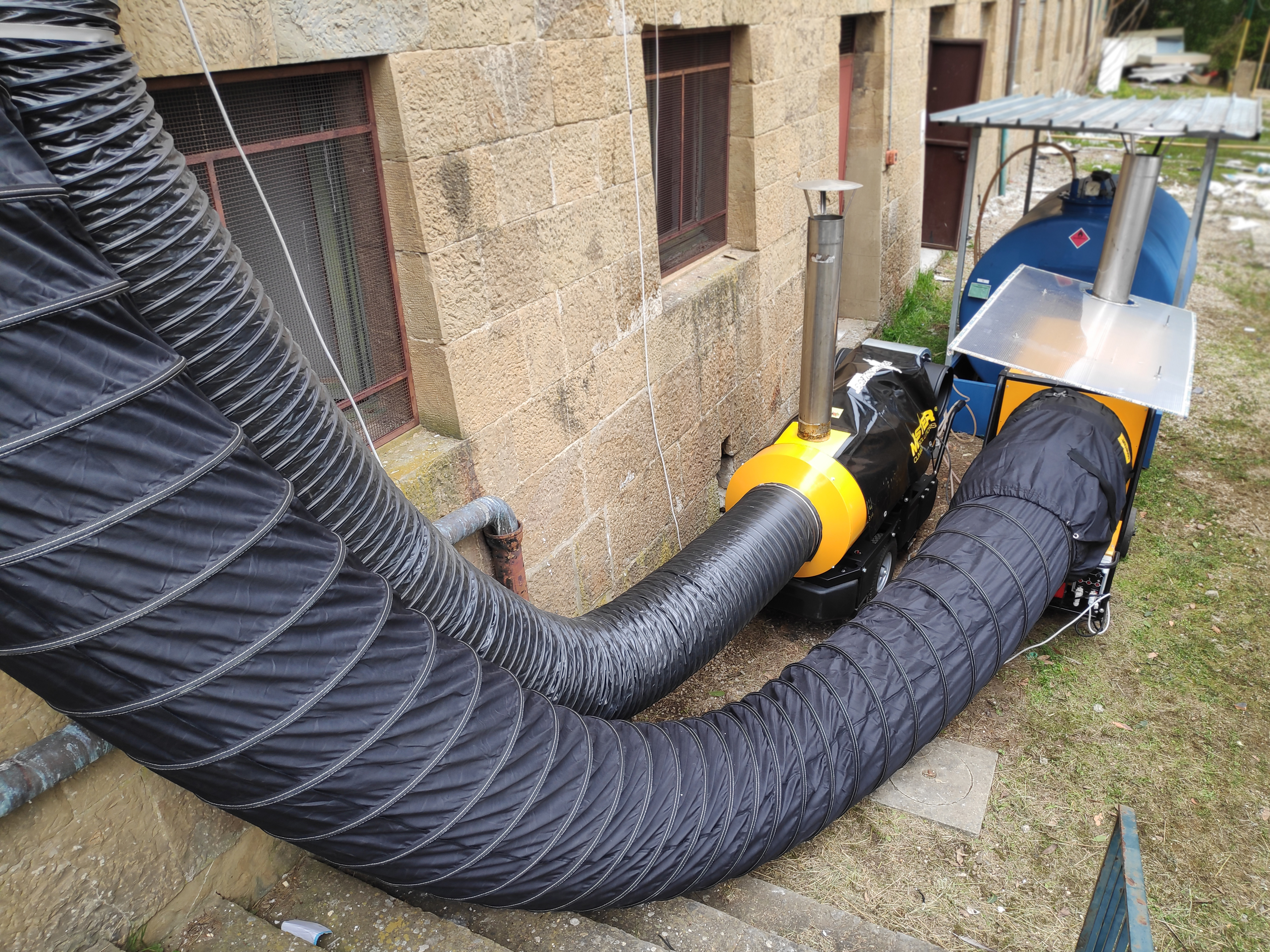 Installazione tubazioni flessibili aria calda