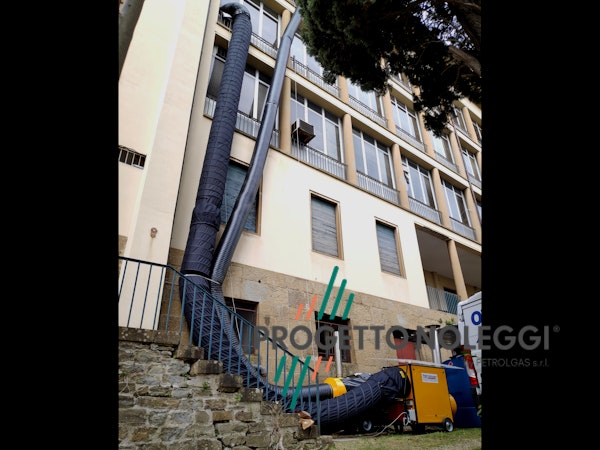 Tubazioni flessibili per distribuzione aria calda lunghe 28m Tubazioni flessibili per distribuzione aria calda lunghe 28m