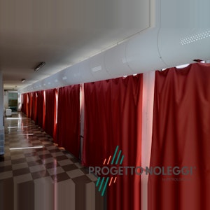Installazione diffusori forati in tessuto per la distribuzione dell'aria calda e fredda in ambiente Installazione diffusori forati in tessuto per la distribuzione dell'aria calda e fredda in ambiente