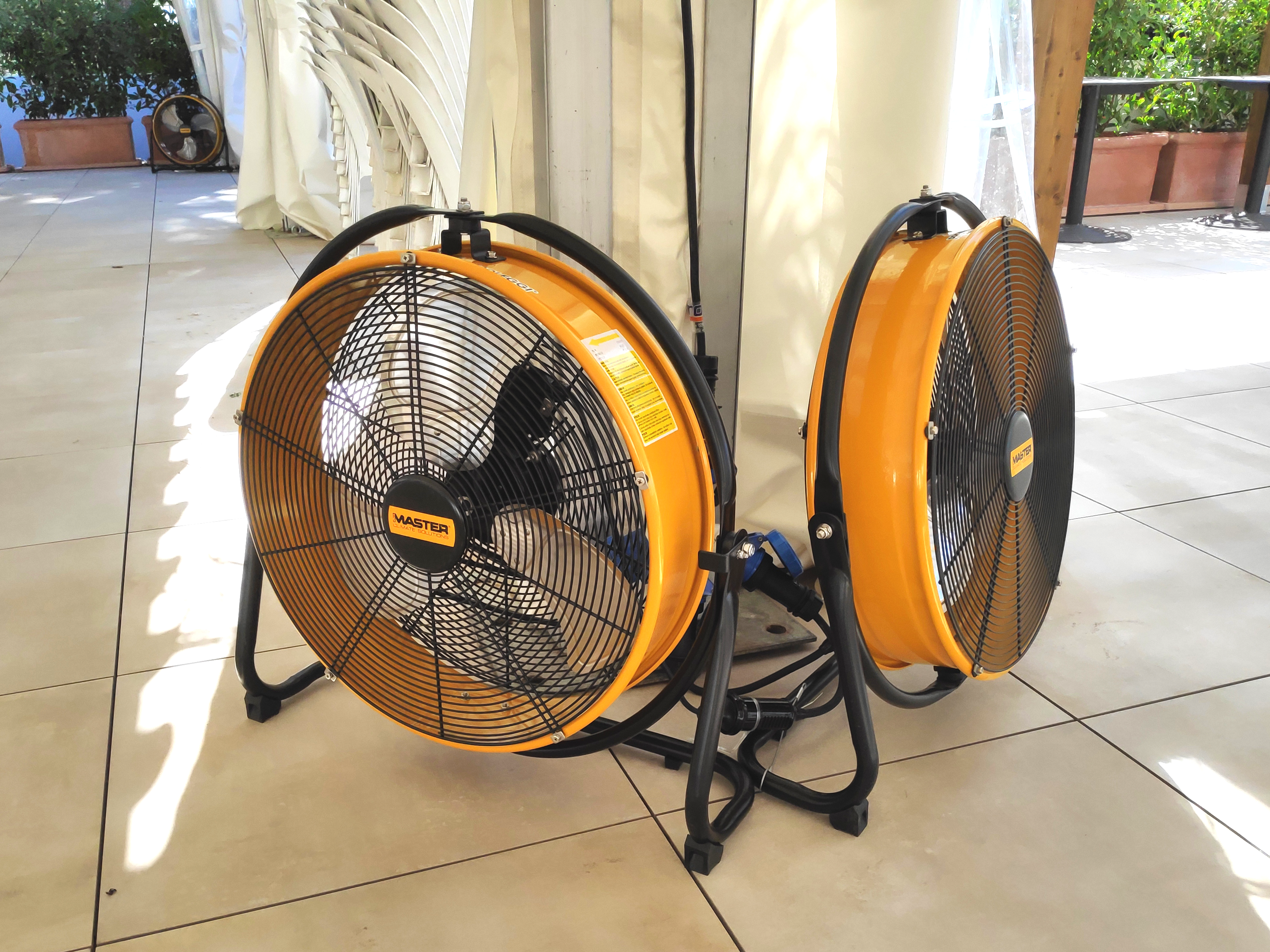 Installazione Ventilazione per raffrescamento tendostruttura con Master DF 20