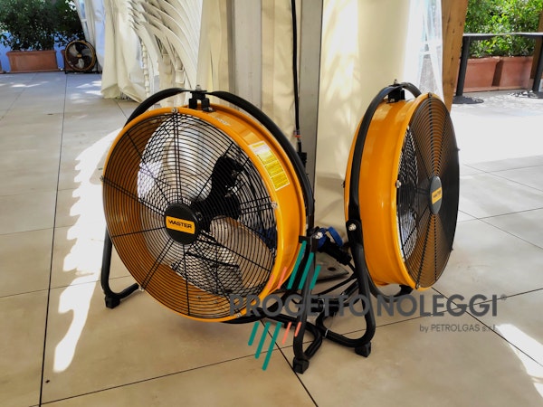 Installazione Ventilazione per raffrescamento tendostruttura con Master DF 20 Installazione Ventilazione per raffrescamento tendostruttura con Master DF 20