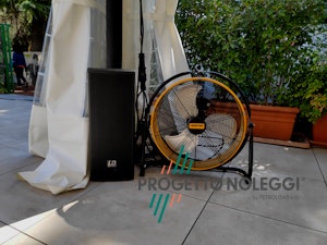 Ventilazione e raffrescamento tensostruttura con Master DF 20 Ventilazione e raffrescamento tensostruttura con Master DF 20