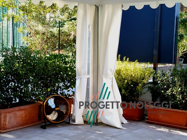 Ventilazione e raffrescamento tendostruttura con Master DF 20 Ventilazione e raffrescamento tendostruttura con Master DF 20