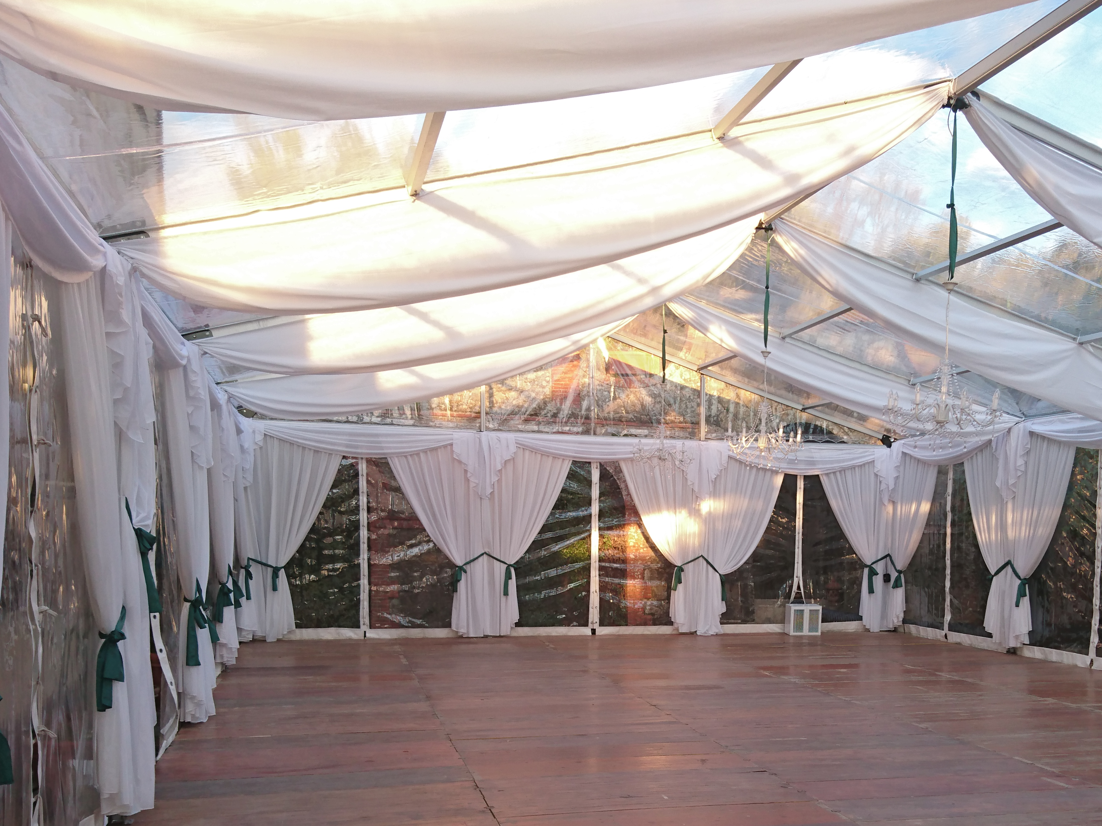 Diffusore a griglia orientabile in tensostruttura