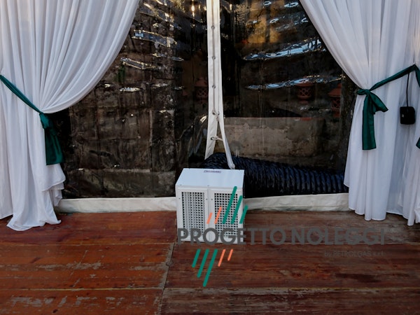 Diffusore a griglia orientabile in tensostruttura Diffusore a griglia orientabile in tensostruttura